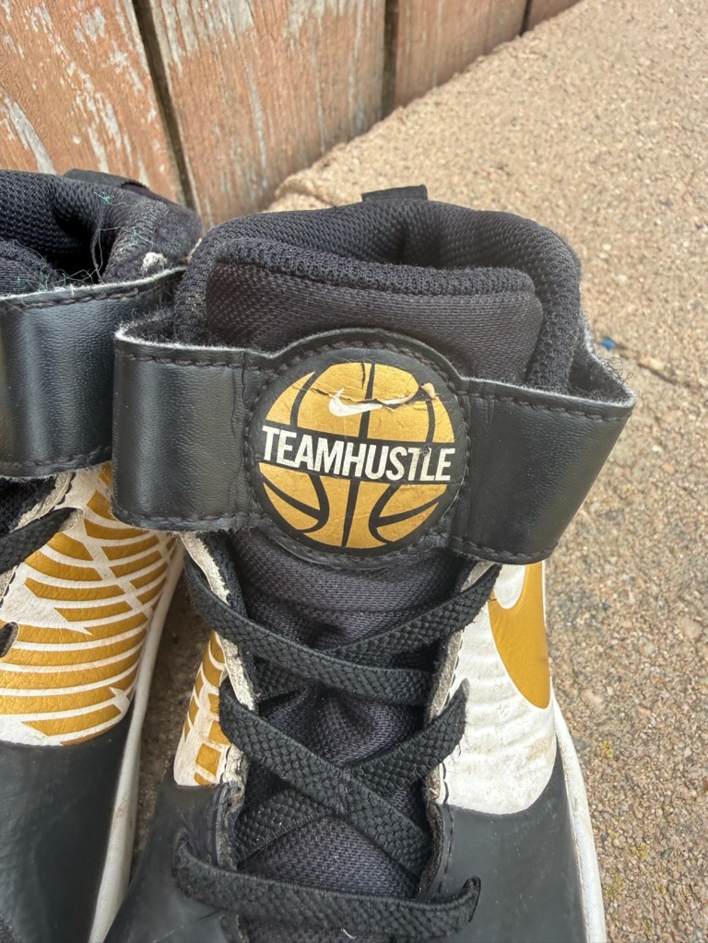 Nike Kids Black White Gold High Top Basketball Shoes Team Hustle Size 2 - Picture 3 of 11